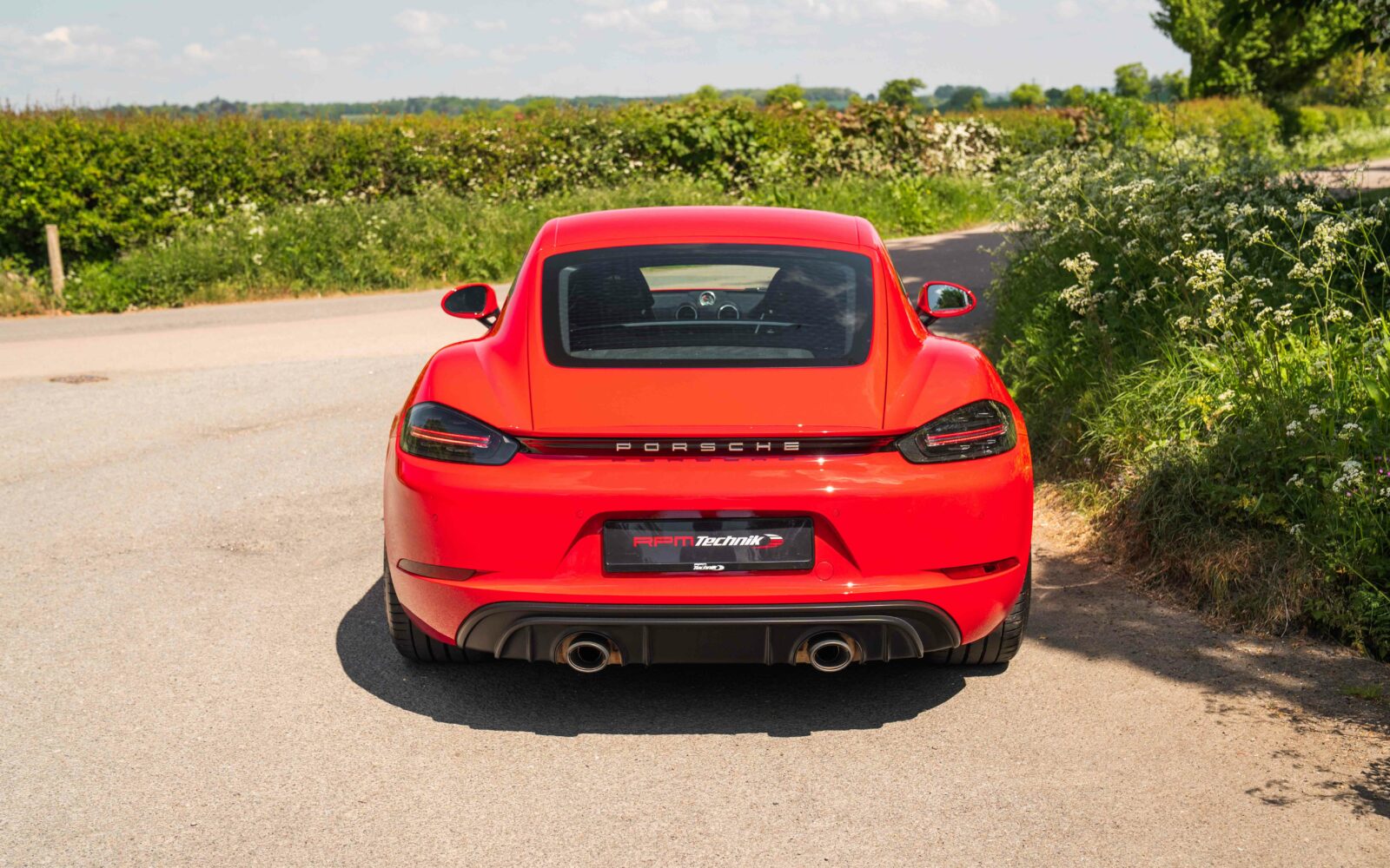 718 GTS – Guards Red 11