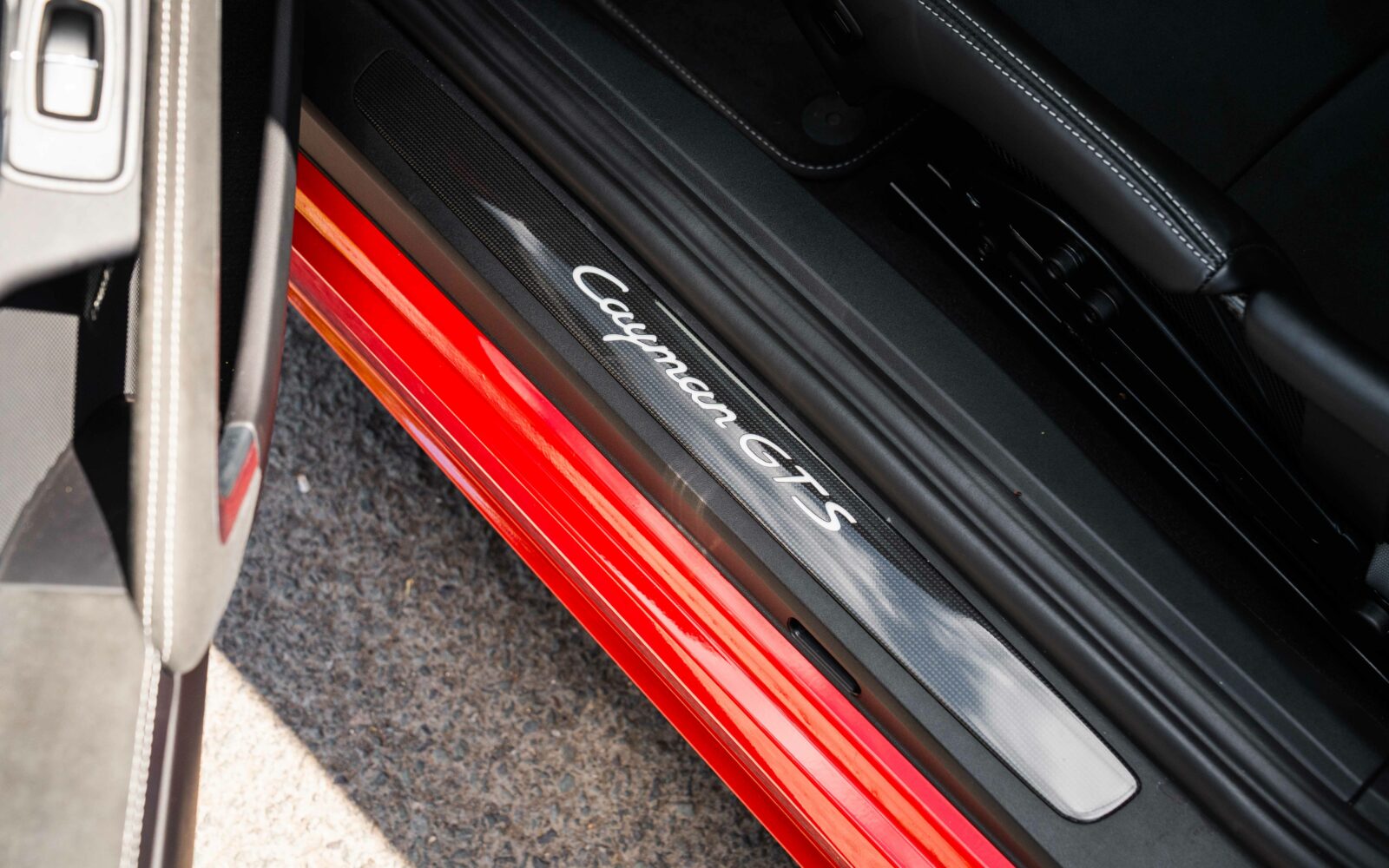 718 GTS – Guards Red 17