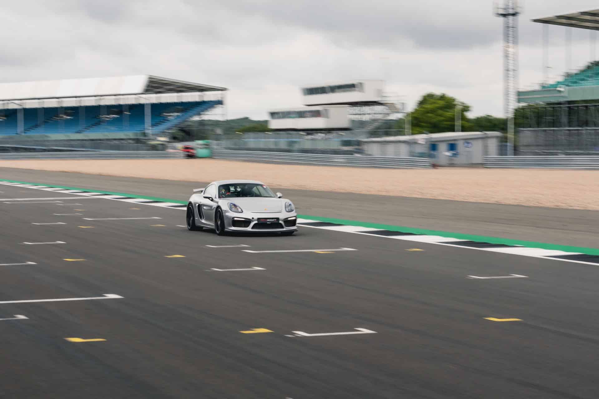 981 cayman gt4 mr at silverstone