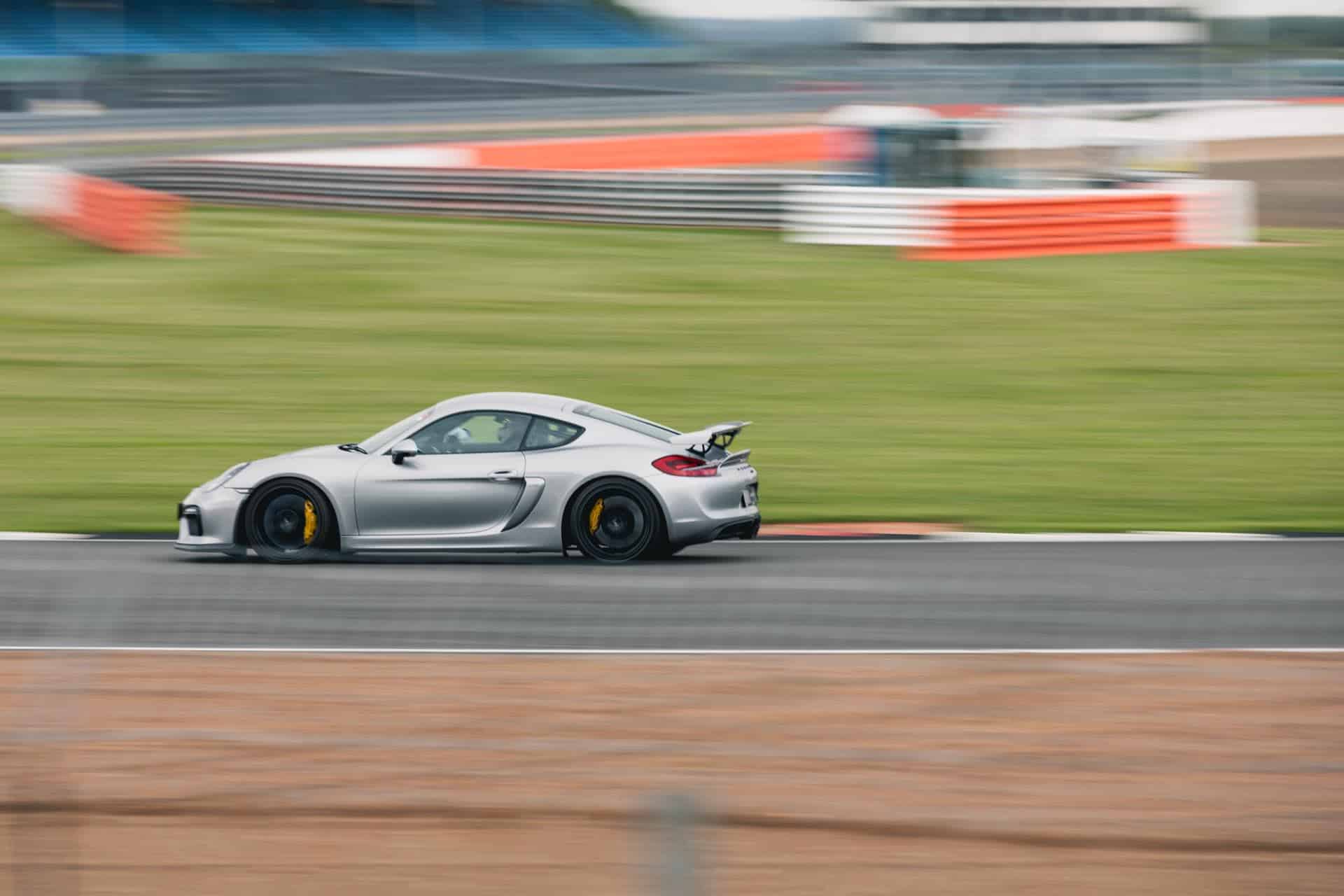 981 gt4 mr on circuit