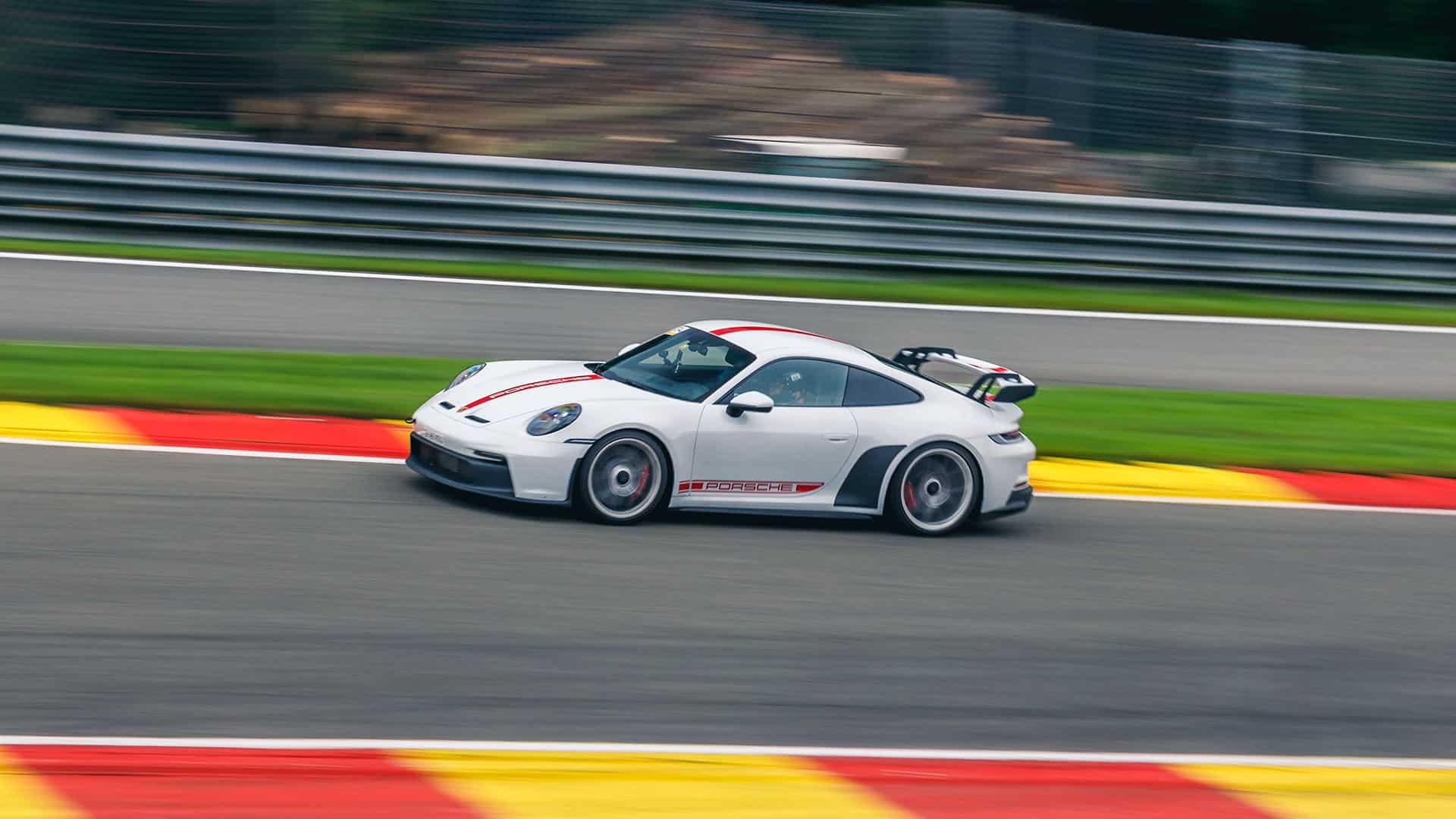 992-gt3-24-on-track