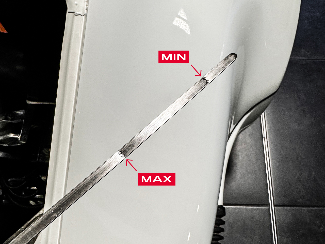 Minimum and maximum markings on dipstick for aircooled Porsche