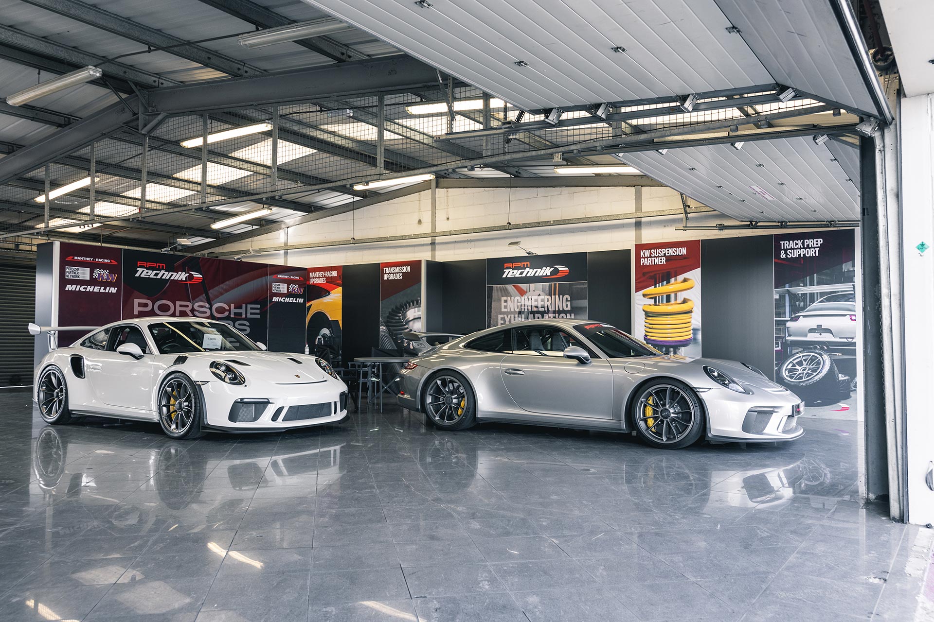 GT3RS Silverstone Pit Box