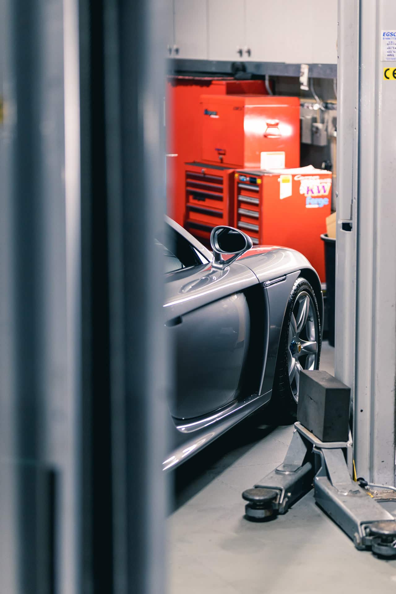 porsche carrera gt in RPM workshop